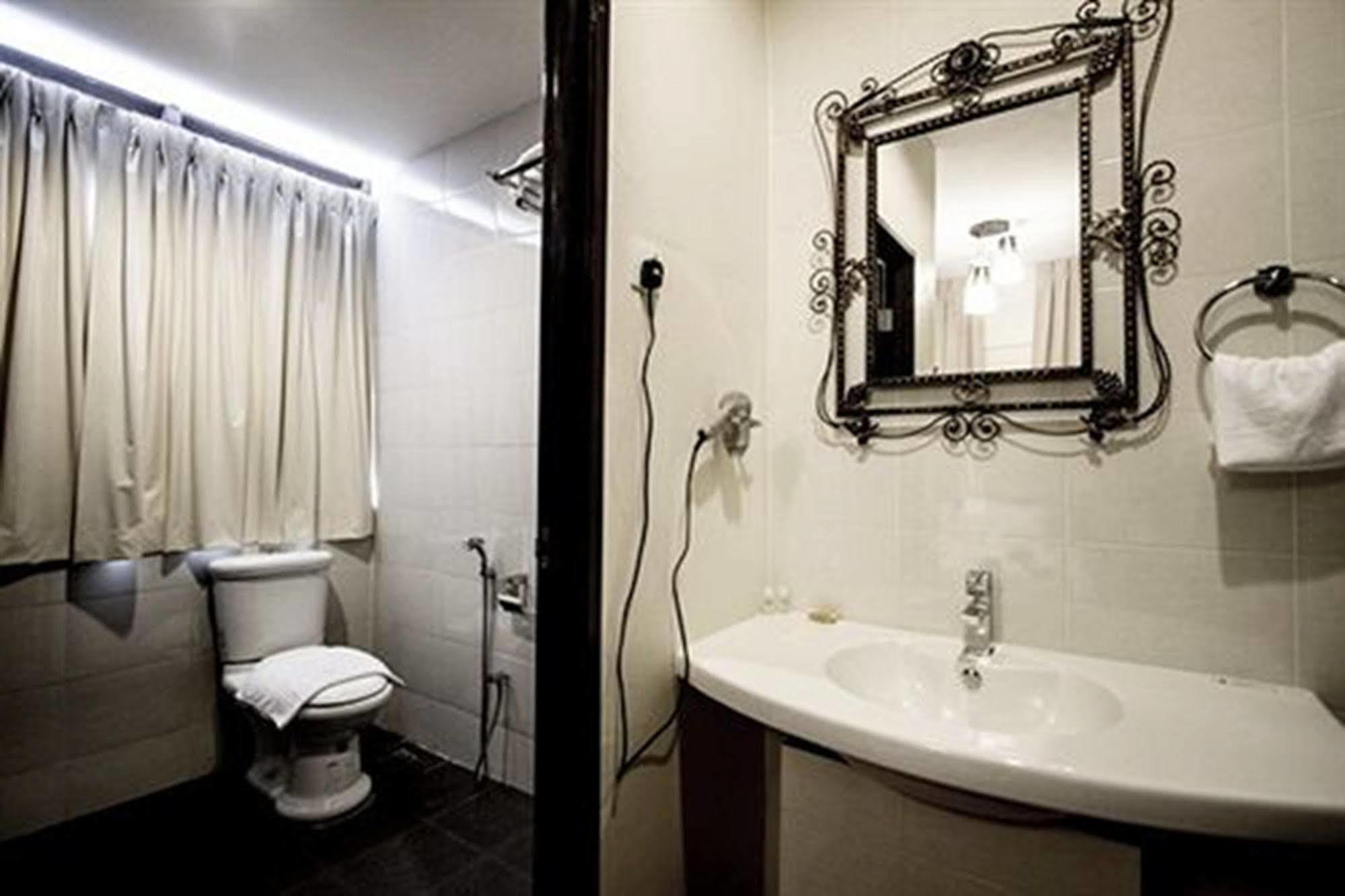 Hotel 8 Boutique By The Sea Tanjung Tokong Zewnętrze zdjęcie