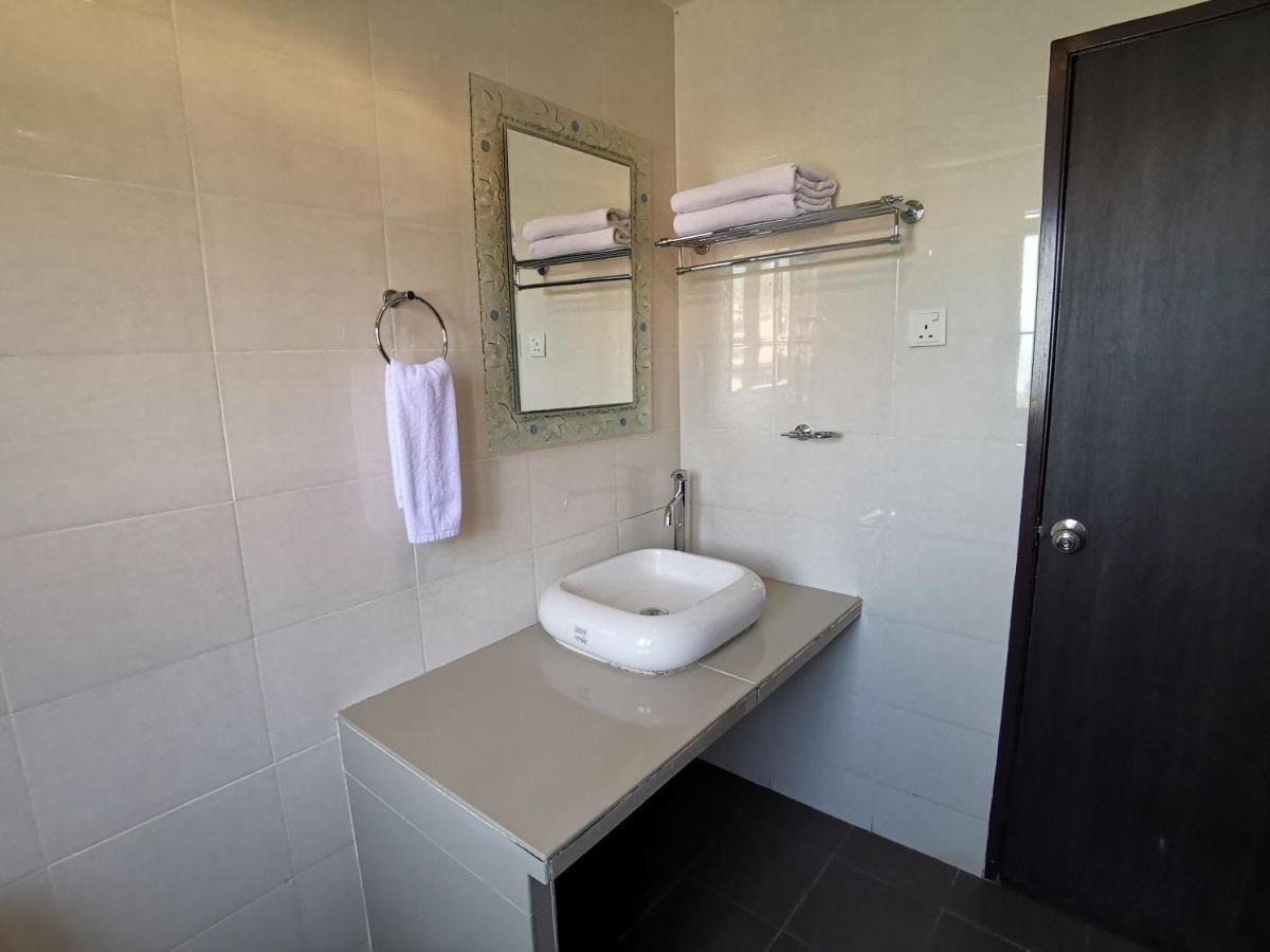 Hotel 8 Boutique By The Sea Tanjung Tokong Zewnętrze zdjęcie